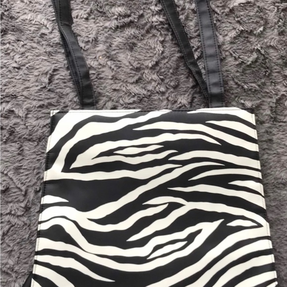 Handbag - Picture 2 of 3